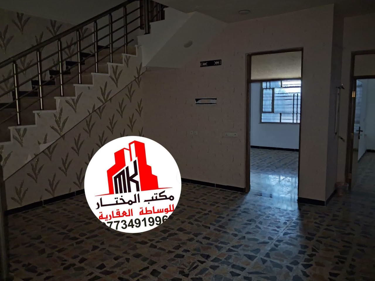 🏠 #للايـــجـٰــآر___في___السيـديـه 🏠
بيت طابق اول ٢٠٠ متر معزول عزل تام #نظيف جدا جدا 
البيت يتكون من مدخلين باب قاصه واجهة حجر 
يحتوي على صاله كبيره ومطبخ و غرفتين كبار  وهول كبير 
وصحيات عدد ٢ وبيتونه وسطح كامل
الموقع مربع الاربعميه مقابل اعداديه الصناعه 
بدل الإيجار ٨٥٠ الف 
📱______________  ☎️ 
للاستفسار #مكتب_المختار_للوساطه_العقاريه
اتصال +واتساب 📞 📱 
***********

نص مكتوب في الصور:
- مكتب المختار للوساطة العقارية 773491996
- MK مكتب المختار للوساطة العقارية 773491996
