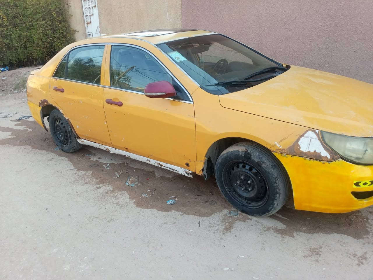 سياره للبيع بي واي دي 15 ورقه وراعيها بالنجف بس ما واصل***********
