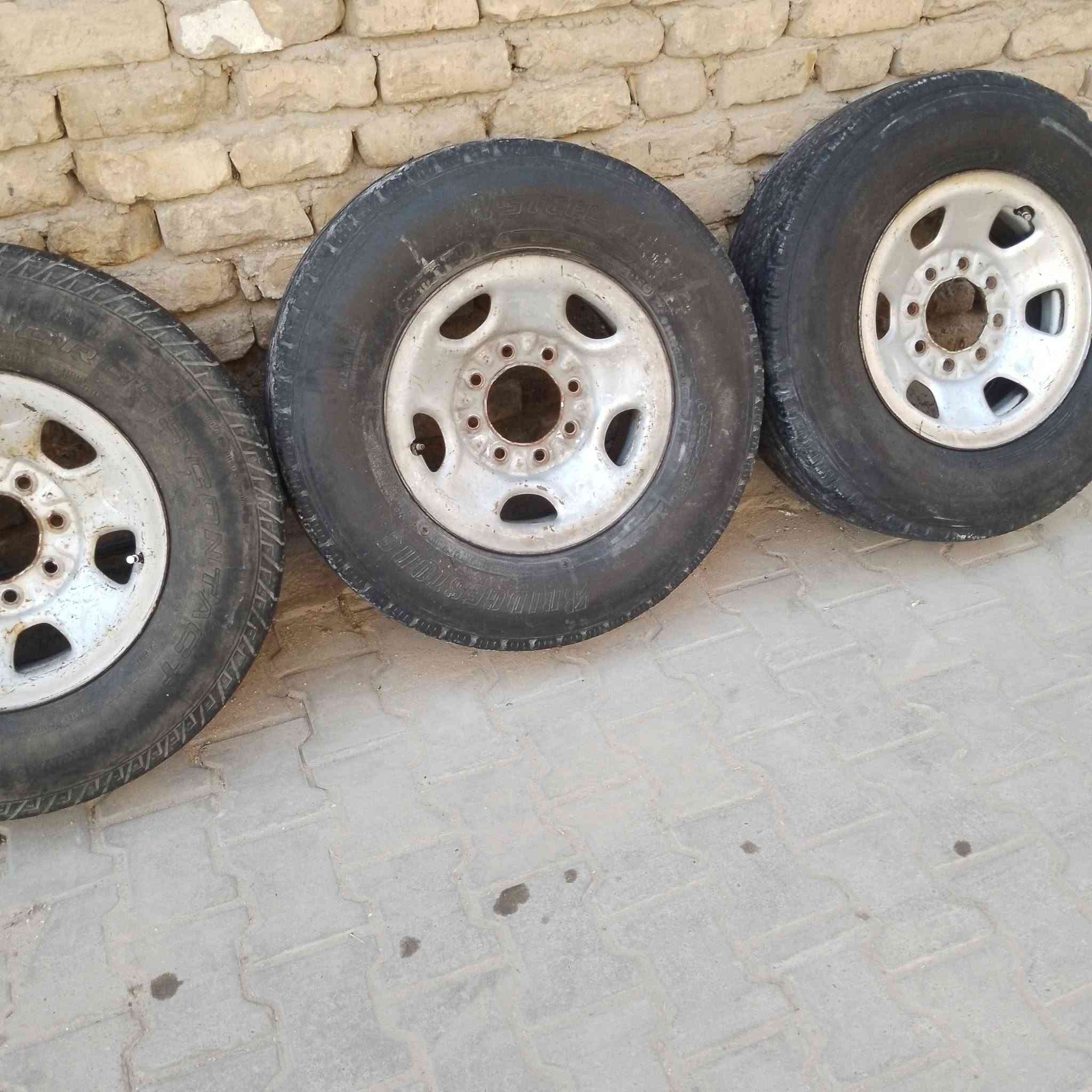 السلام عليكم
خمس تايرات ويا الوياله مال بهبهان 8 برغي 16 نص عمر وياله جدد بغداد شعله رقم ***********
