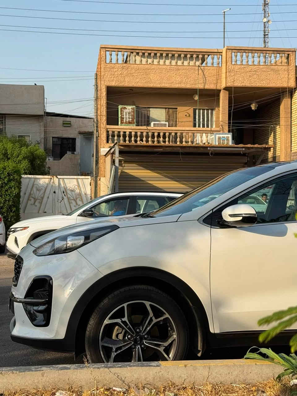 اسلام عليكم للبيع فقط
سبورتج موديل 21 جيتي لاين فول لفول خنك مواصفات 
وماشيه 88 السياره جديده وجاهزه ع اخر حبه 
*بصمت ابواب +بصمت تشغيل 
*جنطه كهرباء 
*حساس خلفي *كامره 
*بنرامه 
*تبريد قطعتين 
*تحكمات استيرن جهتين 
* نزول منحذرات 
* ⁠* تحديد مسار 
* ⁠ رادارات 
* ⁠وبعد معروفه مواصفات الجيتي لاين 
*ملاحضه بيه تعديل بارد بلجنطه وكو طخه بصيطه بلباب وسونر بلمنشور 
* ⁠ ⁠مكان السياره بغداد  
* ⁠رقم مالك السياره 
* ⁠
************
