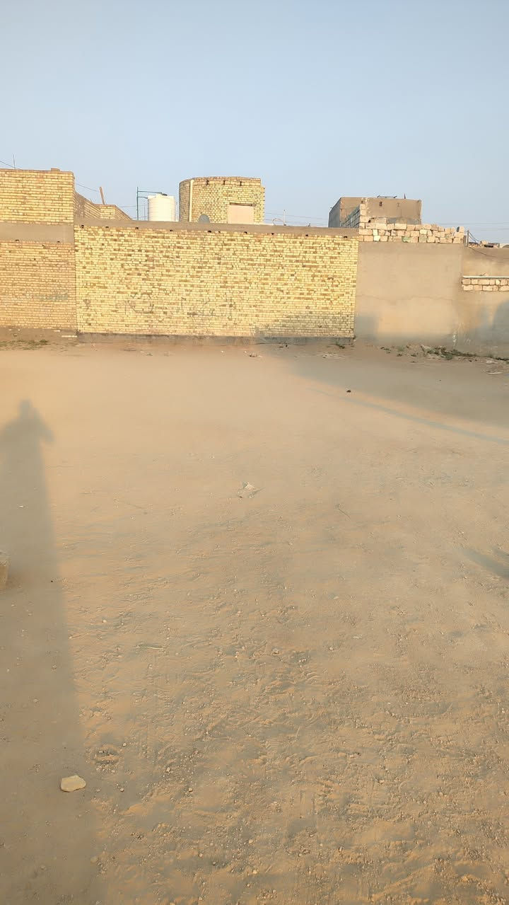 السلام عليكم
قطعه ارض للبيع مساحته 200 متر زراعي 
الموقع البيكات قرب الشارع الرئيسي 
خدمات ماي ومجاري وكهرباء 
السعر 30 مليون وبيه مجال 
الاستفسار الاتصال على الرقم 
***********
