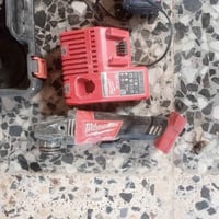 ميلوكي • شاحن • بطاريتين