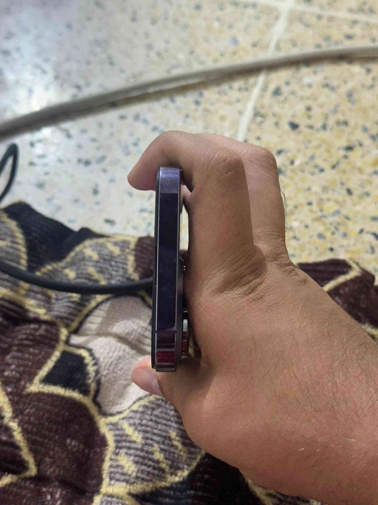 سلام عليكم
ايفون 14 برو ماكس 💜

الذاكره 256 قويه جدا 

البطاريه 76 ما يصرف شحن 

ألون البنفسجي 💜 المميز 

شرق اوسط ماستر  AA/A

 مبدل بي شاشه اصليه احسن نوعيه موجوده وضهر اصلي والكاميرا الاماميه مال السلفي ما تشتغل يعني الفيس أيدي ما يشتغل بس صلحه يرجع طبيعي  اثر وكعه من أيدي على الأرض يعني تصلح ب20 او اقل 

والباقي مكفول كله الجهاز صارله 4 سنوات تقريباً 

السعر  خاص فقط 

وايضاً متوفر توصيل لجميع محافظات العراق 🇮🇶

نص مكتوب في الصور:
- 3:51 47 حالة البطارية والشحن رسالة مهمة حول البطارية حالة بطارية هذا الـ iPhone متدنية جدا. يمكن استبدال البطارية عن طريق أحد مزودي خدمة Apple المعتمده لاستعادة المستوى الكامل للأداء والقدرة العثور على خيارات الخدمة... 76% الحد الأقصى للقدرة هذا قياس لقدرة البطارية مقارنة بقدرتها عندما كانت جديدة. قد تتسبب القدرة المنخفضة بتقليل ساعات الاستخدام بين عملية الشحن والأخرى أقصى قدرة للأداء ستساعد الأنظمة المضمنة في النظام والمكونات في تخفيف آثار الأداء التي قد تلاحظها أثناء التقدم الكيميائي في عمر بطارية iPhone شحن البطارية المحسن للحد من استنزاف عمر البطارية، يتعلم الـ iPhone من عادات الشحن اليومية، بحيث ينتظر ولا يتجاوز 80% حتى يحين موعد حاجتك إلى استخدامه