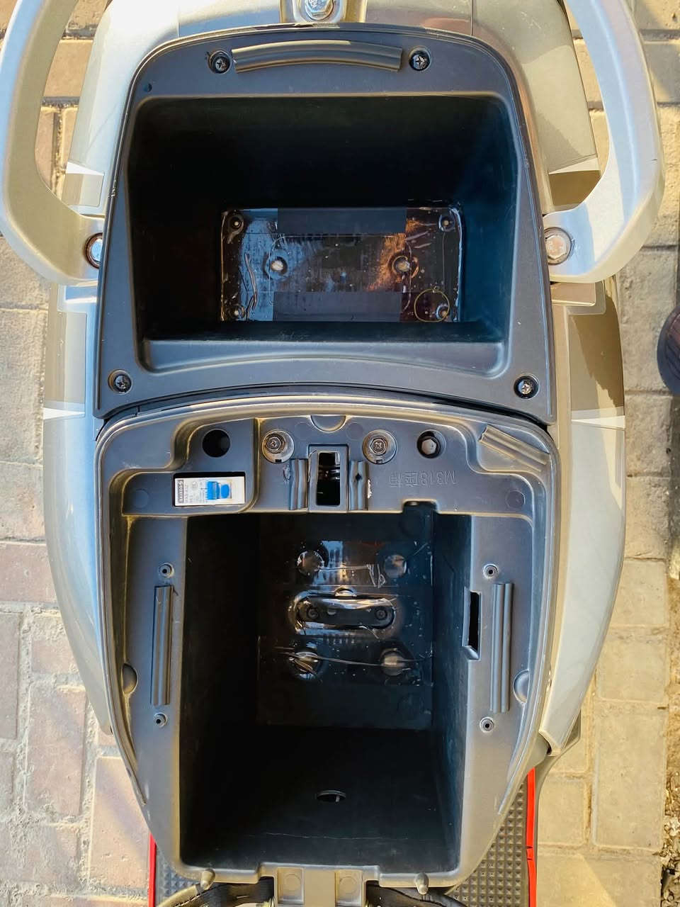 للبيع 318
318 آخو الجديد 
2 بصمة
2 سويج
2 سويج جنطة + جنطة موجودة
كير 4 نمرات 
مانع انزلاق 
مثبت سرعة
نضام R
ملف 2000 
مديل 2026
باتريات شركة 12/11
سعره 700 الف بي مجال
***********
***********
