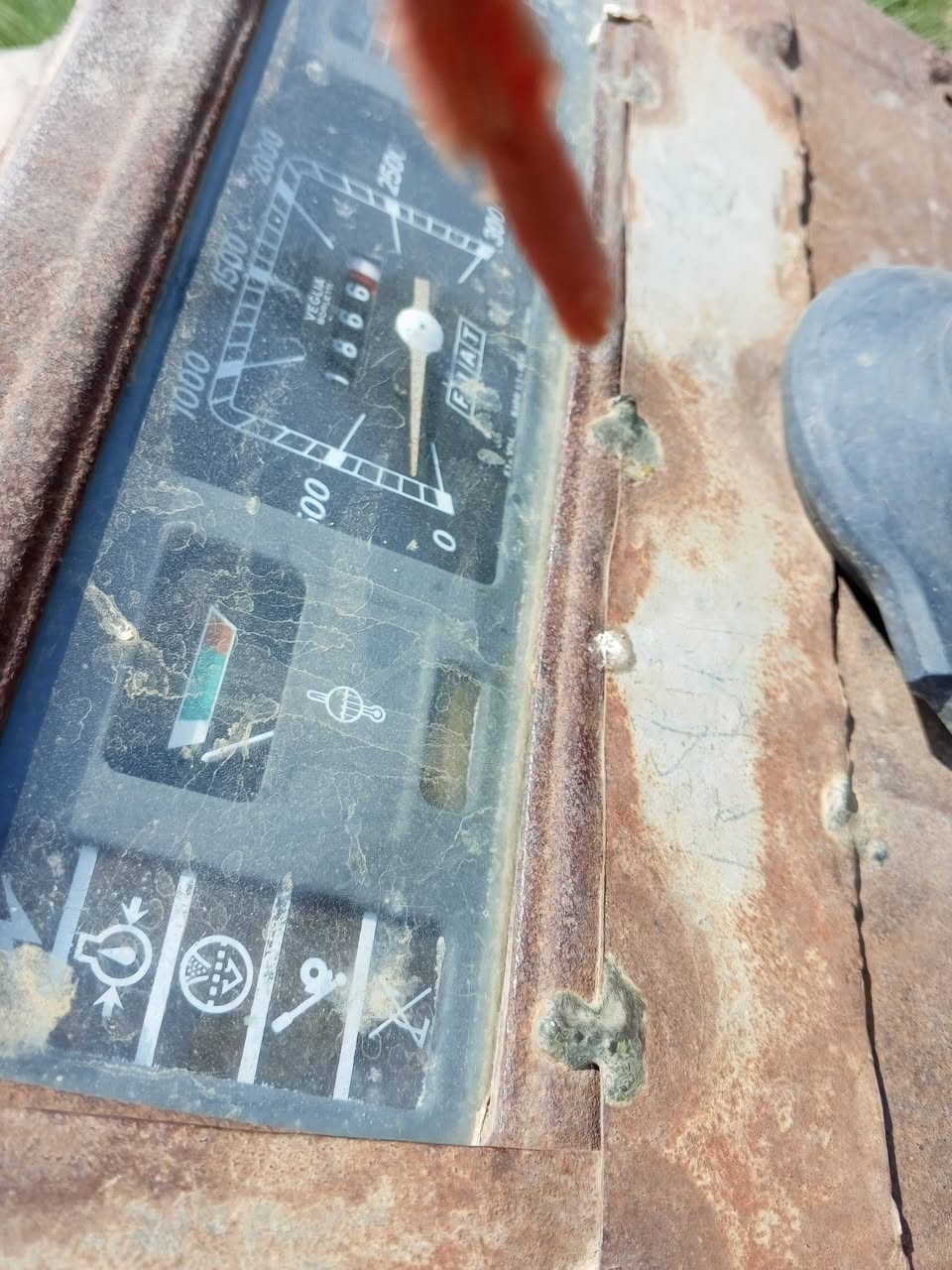 مكينه للبيع فيات موديل 82 بدون رقم مكينه خير من الله جاهزه تخم تاير محرك مجفت صار شهر المكان واسط الزبيديه ***********
