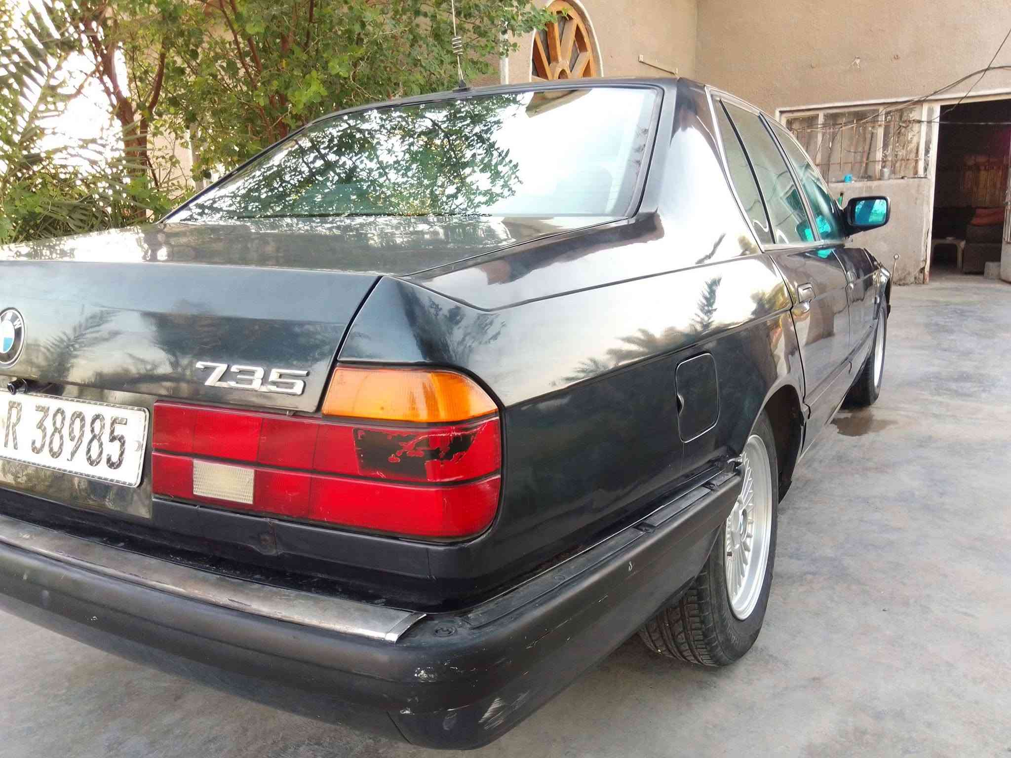 السلام عليكم شباب للبيع فقط 735 موديل 1991 رقم انبار بسمي نكليزي سكليتر كهرباء تبريد ثلج جاهزه من كلشي 
مصبوغه عام قبل سنه بدل بيها 4بوب حاويه وبنيد وجملغات بدون ضربه بدون خياس غرفه حاويه شامو لون نيلي صدر ألمامي نص عمر السياره تجي شوفها احله من الصور السعر 53 وبيها مجال للشراي العنوان المحموديه ***********
