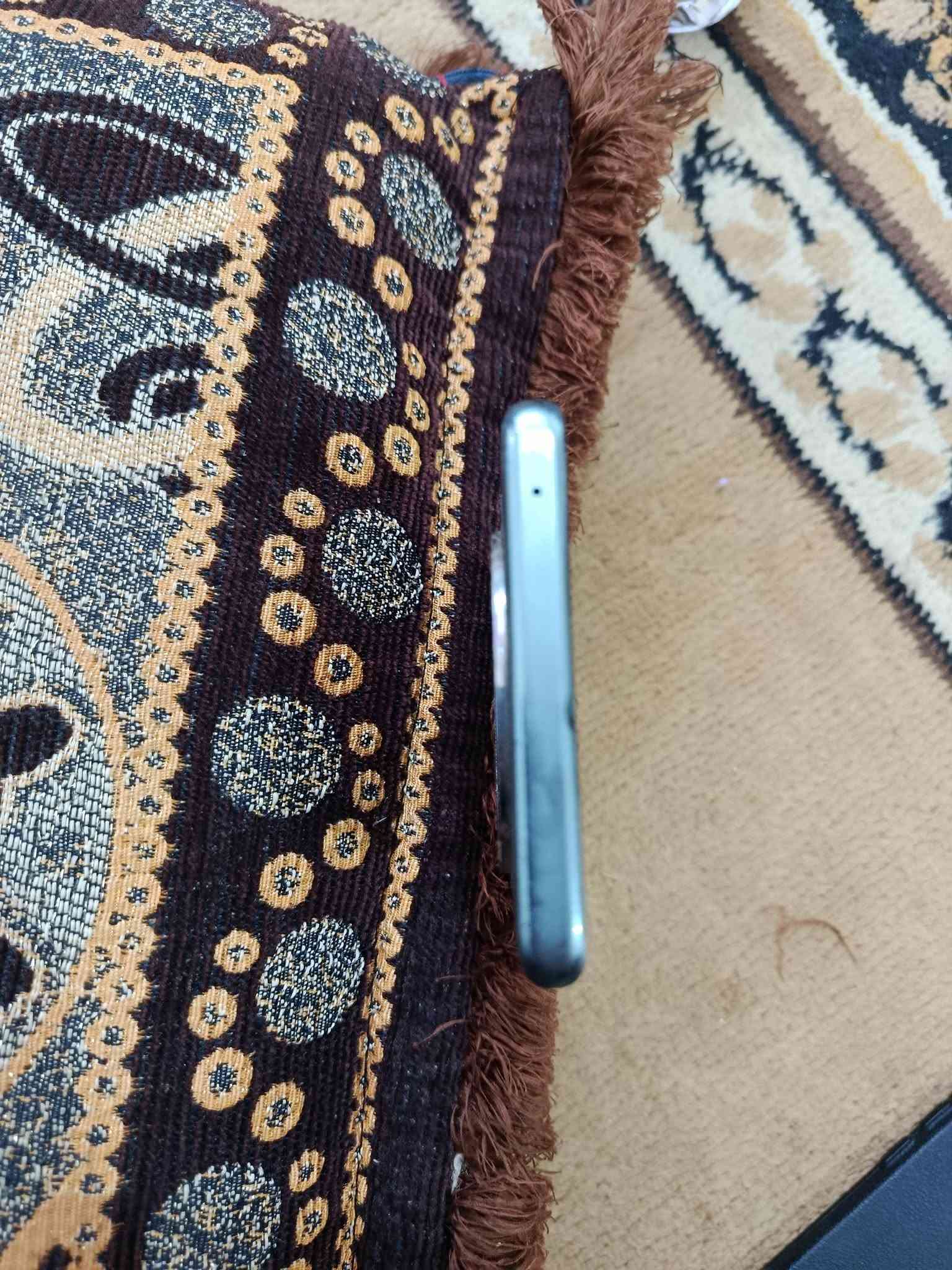 السلام عليكم
هونر x9b  5g ذاكره 256 عشوائيه 12  بطاريه 5800 معالج سناب دراكون 6 جين 1 شاشه منحنيه بدون ملحقات نضافه الجهاز كدامك بلصوره مراوس او بيع ويفضل مراوس تغاصيل اكثر علق واني اراسلك

