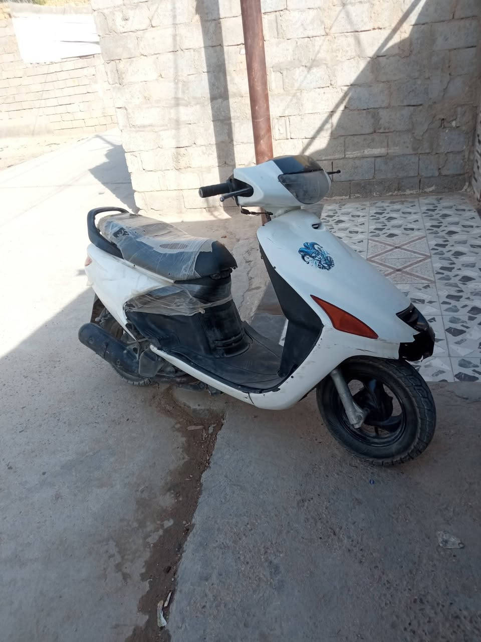السلام عليكم دراجه فراشه للبيع دراجه تدخن قليل المكان الهاشميه السعر 250 وبيها مجال ***********
