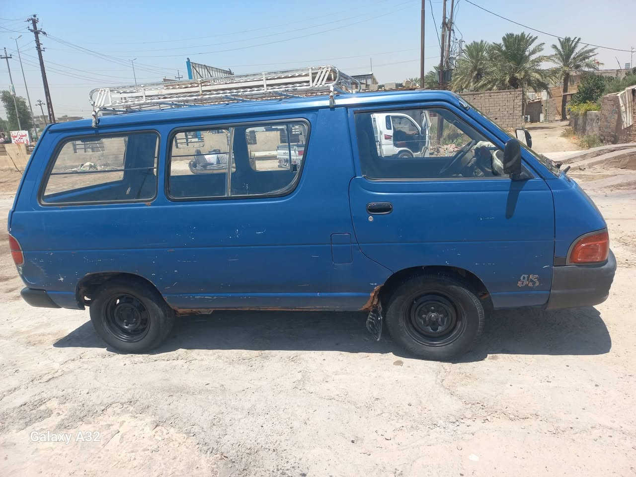 السلام عليكم...سيارة تويوتا  نوع فإن  موديل  ١٩٩٥ محرك 2 واي  كير اوتوماتيك  رقم حمل واسط  باسمي تحويل مباشر...الاتصال ***********
