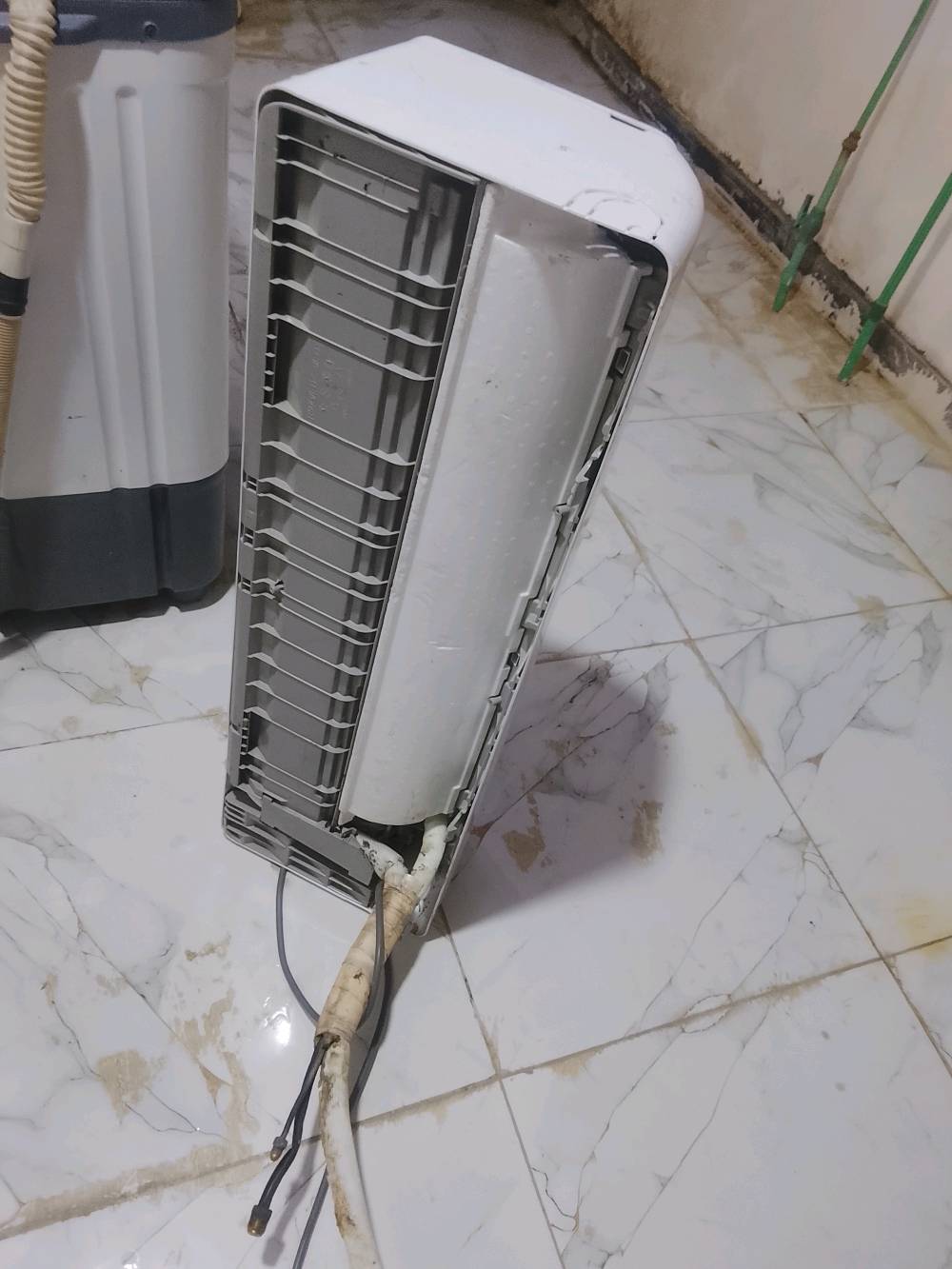 غراض للبيع 
سبلت طن ونص جديد ماداخل تصليح ولا بي اي عاطل شغال وجاهز السعر 250 
غساله حجم 15 كيلو جديده ونضيفه وشغالة لا داخلة تصليح ولا شي سعر 75
طباخ جديد ما مستعمل اصلا كلش نضيف 5 عيون كله شغال سعر250

الطباخ موجود في  نواب الضباط مقابل مستشفى الفيحاء 
السبلت والغسالة في ابي الخصيب شارع سيد حامد قرب معمل بلوك الشيخ