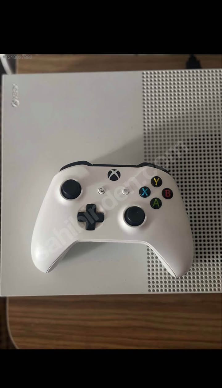 xbox one sزور خاوينه هيج گيشەى نيه 500گيكايه دەسكى بلاديه نرخى 150كه ميك مه چال رەقەم لەتەفون *********** أربيل, العراق
