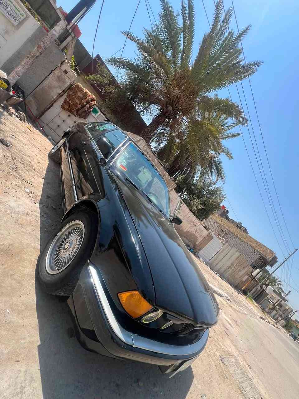 السلام عليكم 
بي أم للبيع. 1994 موديل وارد الماني. 
حجم 730 مسكر سلندر بلاد 
فول مواصفات جاهزه من كلشي
رقم بغداد تحويل مباشر. بسم صاحبي 
غرفه جلد ملكي كهرباء شغال 
تحكم جام جهتين كهرباء شغال 
منظومه ABS بلاد شغاله 
تبريد قطعتين شرط ثلج بلادي 
سياره مكفوله من. الظربه. مرشوشه جماليه عام اثر جراد 
  مكينه وكير مكفولات  ترايك 260 
اكسل ومجمع كاردن كله جديد كوبلن وشيال وصلايب اصلي
سياره مابيها شي تجاري كله اصلي  مال جناي لايت ناصي عالي زنون.  بيها هواي مواصفات شغاله لجناي يعرفهن 
سياره معمرها علا ايدي واريد ابيعها متوازي علبيع السعر٤٤ وبيها مجال للشراي وسعرها كلش مناسب بدون مراوس بيع فقط مكاني بغداد المحمودية 
***********

