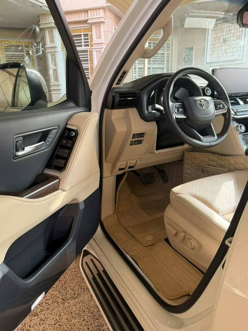 لاندكروز VX • ٢٠٢٥ • رقم بغداد
