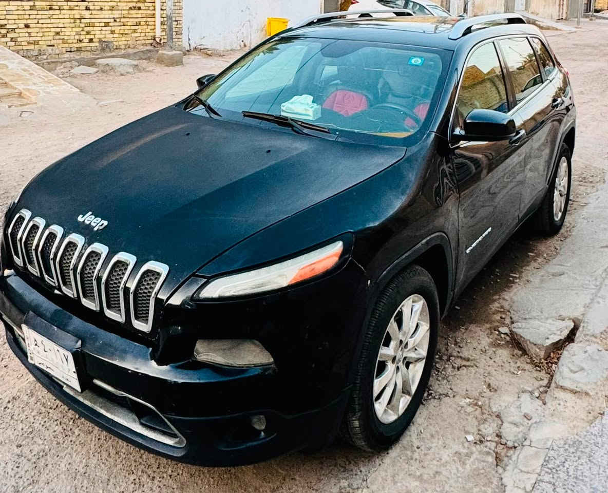 جيب شيروكي فئة لمتد موديل 2016
فول مواصفات مكينة وگير مكفولات فتحة بالسقف بانوراما 
كشنات جلد رقمها بغداد مشروع وطني 
السعر 107$ وبيها مجال بسيط 
للاستفسار ***********
