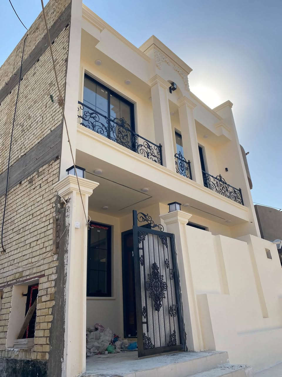 السلام عليكم أحد اعمالنا للأصباغ الداخلية والخارجية وبعض الديكورات البسيطة العنوان بابل  
متوفر وبأسعار مناسبة للتواصل 
***********
