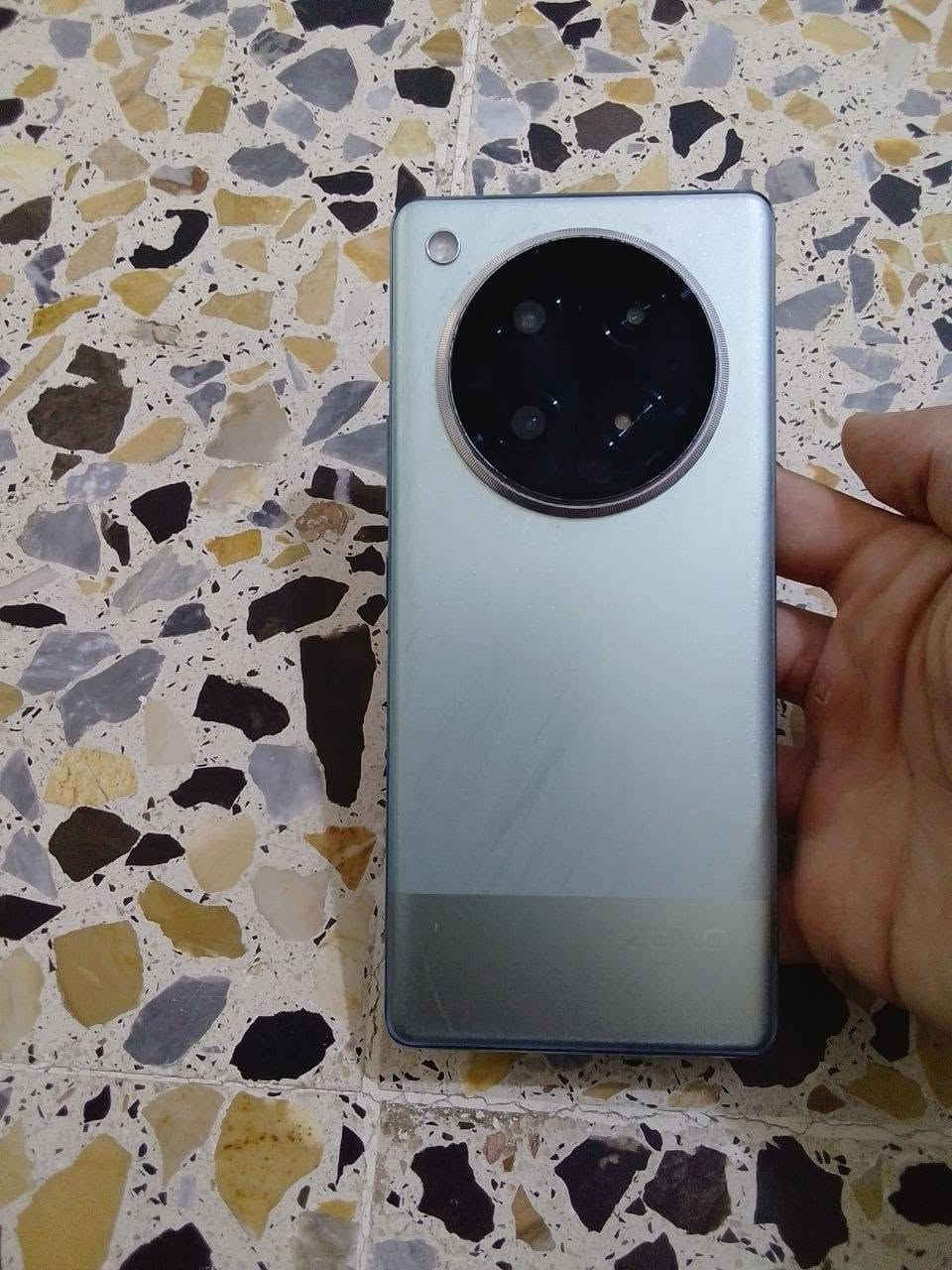 السلام عليكم مبايل للبيعInfinix ZERO 40 بي شخط زغير ب شاشه بس ما مأثر ولا مبين ذاكره 512سعر 220 وبي مجال قليل رقم مبايل ***********
