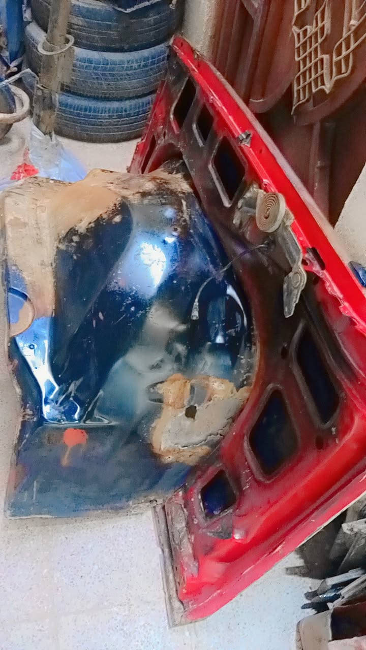 السلام عليكم للبيع بيبان كاملات جامه مثلثه يدات والمداكر والبطانه وبنيد هوه والشيال نضيفات وحلوات كلش التواصل على الرقم 
***********
