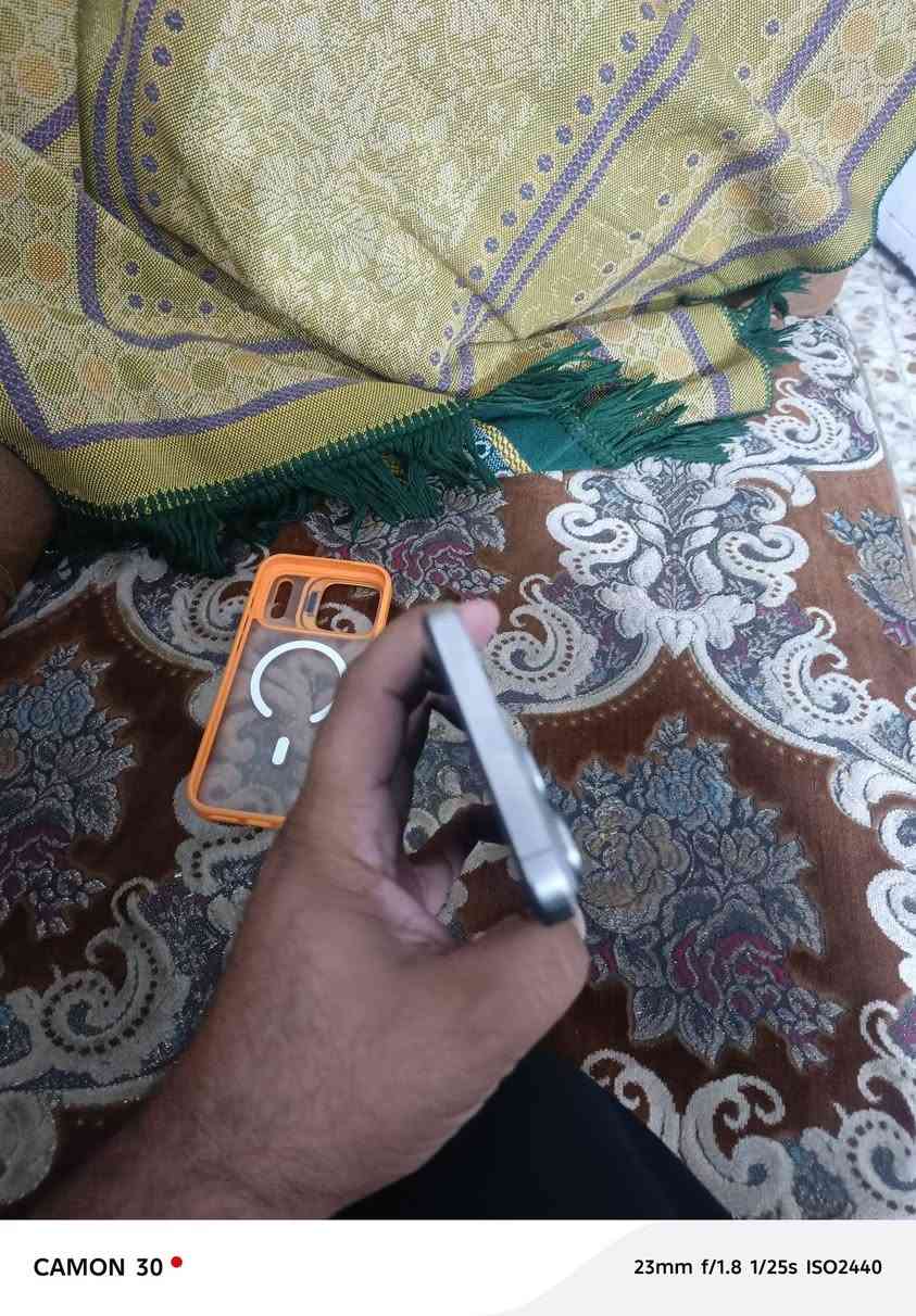 السلام عليكم شباب إيفون 15برو ماكس ذاكره ٢٥٦ بطاريه ٨٧ مكفول من كل شي مع الملحقات مكاني بغداد الدوره ***********
