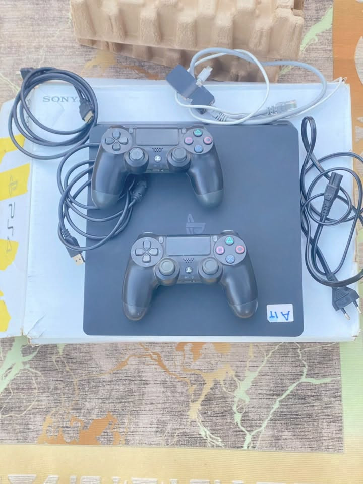 بلي 4 سلم نظام 11 تهكير قطعه ذاكره 1 تيرا مع دبل جوستك وياه يو بي اس اصلي وبي 15لعبه نظافه 95 بالميه اخو الجديد لا مفتوح ولا مصلح شرط الفحص مكاني بابل 
***********
شرط والله مستخدم 10تيام وتعينت و ضميته
