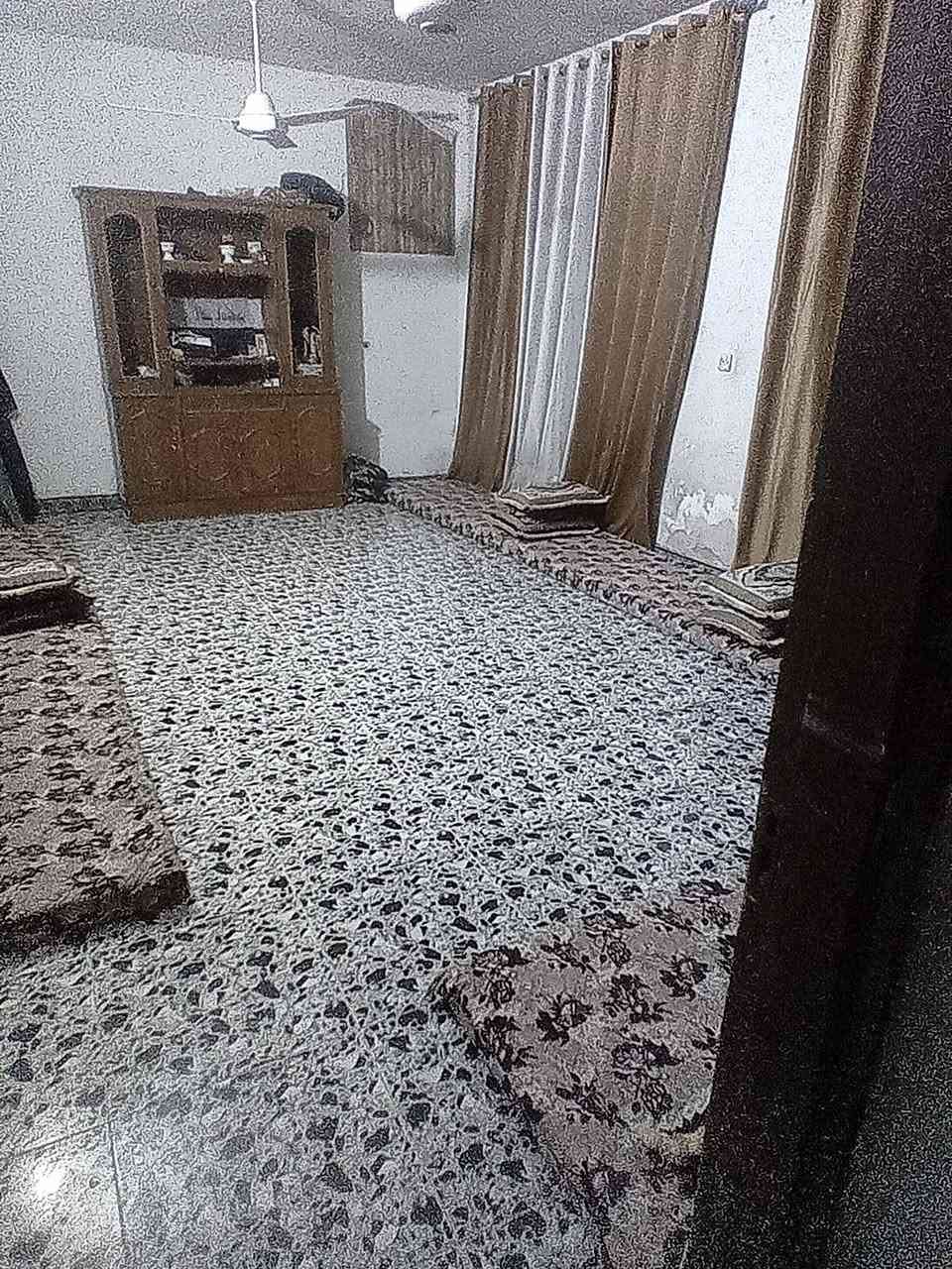 سلام عليكم عندي بيت البيع مساحه 400 متر الوجه 24 نزال 15 طابو صرف سعر 130 يرهم تدفع نص المبلغ ونص وعدة 6 اشهر قرب جسر الثالث@***********
