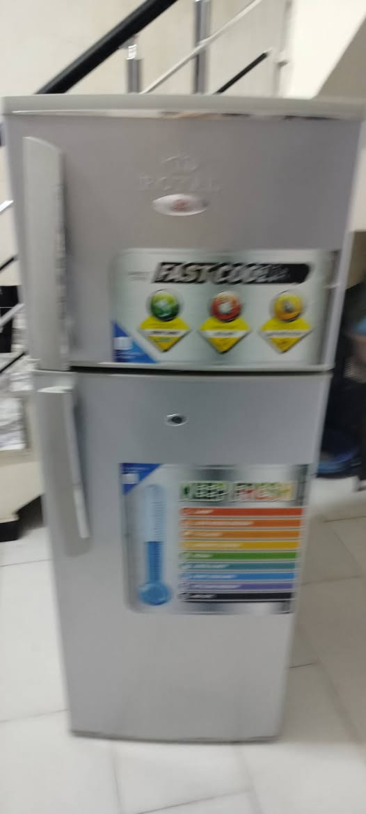 للبيع ثلاجة نظيفة كلش أخت الجديدة مابيها أي نقص بس متروكه صار ازيد من سنة ابيعك هالموجود قدامك تفحص داخل وخارج داخل نظيف والخارج أيضا نظيف أنت تاخذها تفحص ابيعك كشر ما بيها اي شي نظيفة (90) بالمئة العنوان كراده عرصات قرب كراج ألفين لغسل السيارات الاتصال على الرقم الموجود يوجد واتساب والو.      ***********

