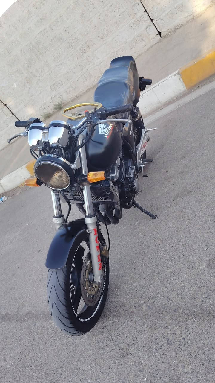 سلام عليكم شباب عندي هذا البطح للبيع شغل شرط بس الماكينه مفتوحه بس تجفيد مضبوط لا دحك وراك السعر خاص اتصل على الرقم بيك خير ودلل***********َ مكاني كركوك و  تحياتي للجميع
