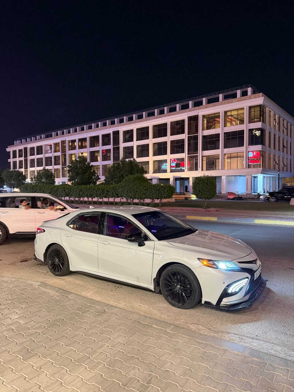 كامري XSE فول ما عدا البنوراما 
فور ويل 
حادثها قطعتين صبغ وبارد بعدت اماكن 
بجم كبس الحادث جانبي راديترات بلاديه مالت امريكا 
السياره ماشيه 90 الف ميل 
كير ومكينه كفاله وبشرط 
داخل احمر كشنات جلد 
لدات متغيره ب 150 الف 
ويلات بلاديه تايرات جدد 
حداديه نص عمر طستها حلوه 
رقم بغداد باسمي 
بيها هواي مواصفات 
سونارها موجود بلمنشورات 
السعر 195 وبيها مجال 
البصره الطوبه والنخيله 
*********** البصرة, العراق
