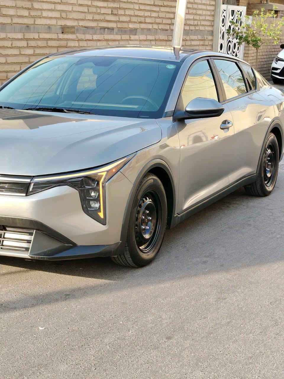 السلام عليكم للبيع كيا K4 امريكي٢٠٢٥ حادثه الجملغ والبنيد شواصي مكفوله ولسونار بلمنشور السياره بصمه واشره ترحيب تبريد بيانو شاشه جبيره متصله اوتوهولد وهواي بيه موصفات بيه بعد السياره مكينه٢٠٠٠ دوش وكير وحداديه وتبريد كله مكفوله وعلى وظع الشركه بدون فتح السعر١٤٥ وماكوهيج سعر بسوك للستفسار*********** بغداد الطالبيه
