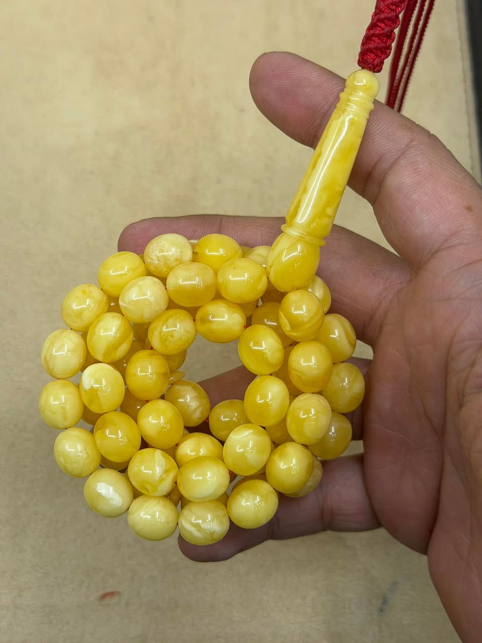 مسباح كهرب بيض حمام مشجر بالكامل قديم رايح بولوني
الوزن ٥٠ غرام 
عدد الحبات ٧٠ حبة 
للاستفسار متواجد خاص ووتساب***********
