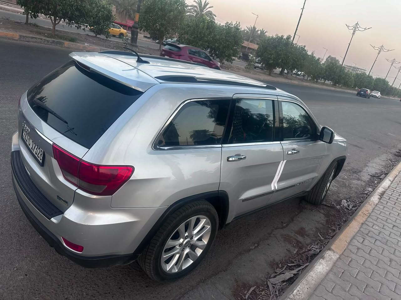 جيب لاريدو ٢٠١١ أمريكي فول نضافه رقم سليمانيه ضرر فقط باب سائق هنا بل عراق بيه جاملا صبغ خلفي فقط مكفوله من دواخل وضرر مكينه كير صدر تبريد تيارات كله خير من الله سياره مابيه كل نقص نضافه فول مكان رقم جديد هزه جديده بسمنه مكان سياره بعقوبه  ***********@سعره ١٣٦ بيه شويه مجال مراوس هم يرهم
