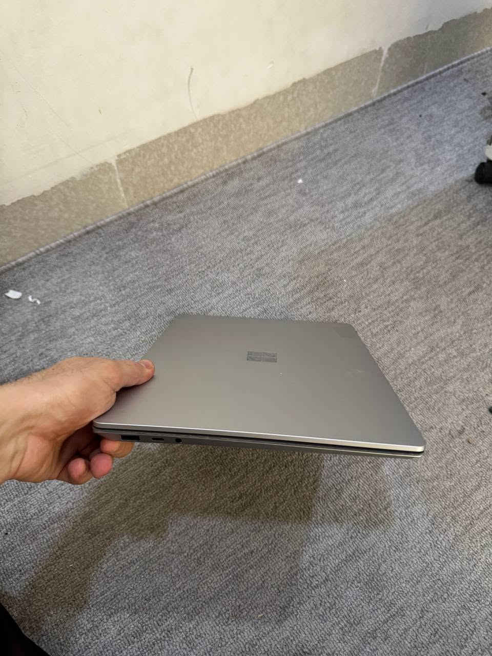 Surface Laptop 4 سيرفس لابتوب 4

السلام عليكم  
بيع فقط  لابتوب   بيع فقط  + Face ID لمس  
معدني كامل مو بلاستيك لابتوب رجال أعمال Face ID 
Surface laptop 4 13.5 3k  لمس   حجم  
I5 1165g جيل 11 
Ram 8  Gb 4333mhz
256   NMVE SSD   5 مرات اسرع من اس اس دي  قابل للزياده 
Intel iris xe 
بطارية طوليه لحد 5-8 ساعات
بطارية 86٪ 
السعر 485     الف بيع فقط
