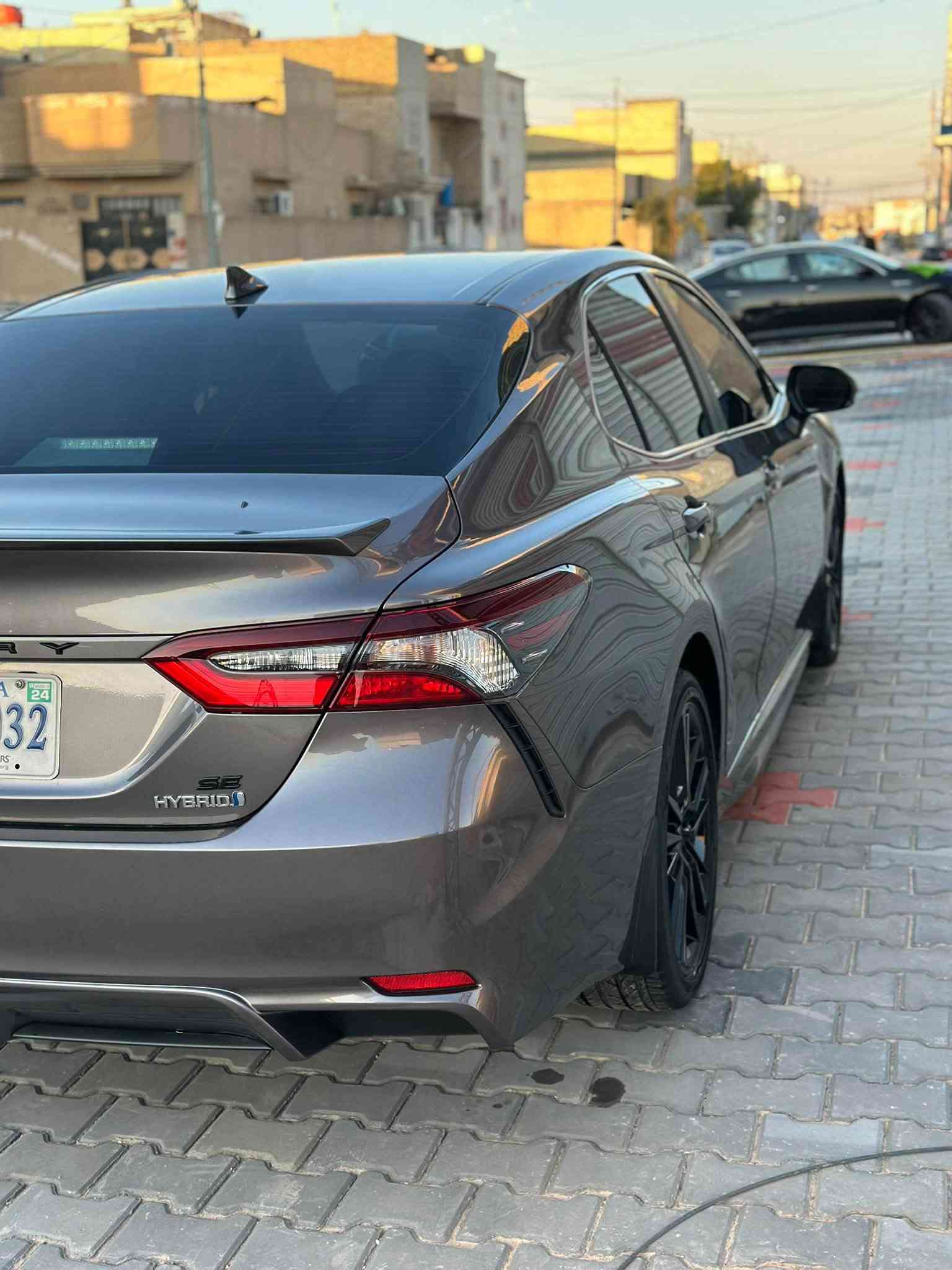 سلام عليكم 

� للبيع: TOYOTA كامري 2024 SE هايبرد 🔥
* وارد أمريكي 🇺🇸 دخول جديد
* ماشية: 24 ألف km
* اللون: رصاصي مميز
* رقم كربلاء مميز وباسمي
* داخل السيارة ابيض جلد 
* سعر 195 وبيه مجال
* ملاحظة: ضربة خفيفة من شجرة (مو مصلّحة حالياً مثل ما موضح بل صور
مكاني كربلاء لاستفسار 📞 ***********
***********
