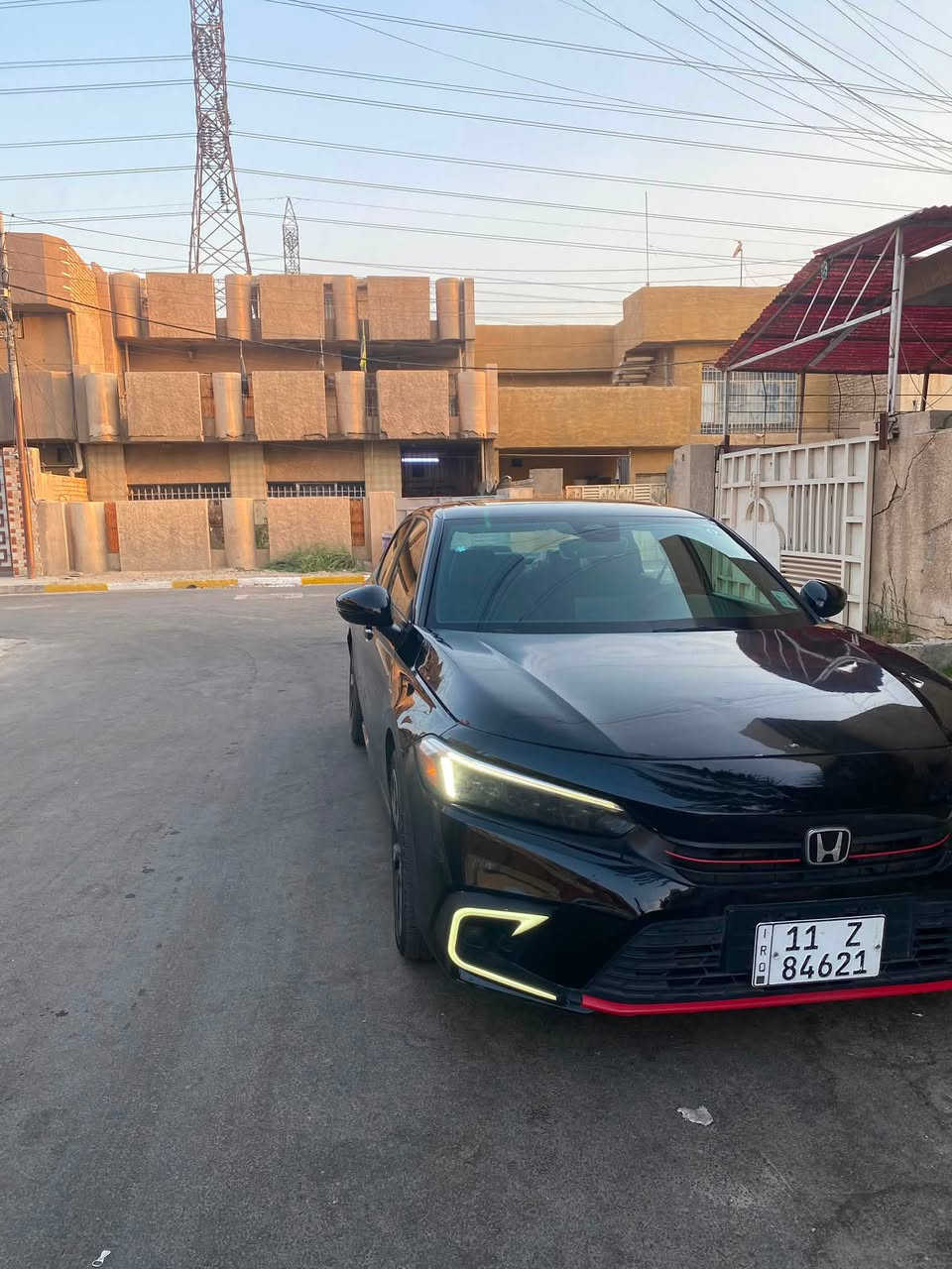 هوندا سيفك2025هايبرد سبورت تورنك اعلى فئه ماشي35الف كيلو حادث امامي سحب باللغد الايمن ومبدل باب خلف سائق السعر145وبيها مجال مكان بغداد الغزاليه ***********بيع او مراوس
