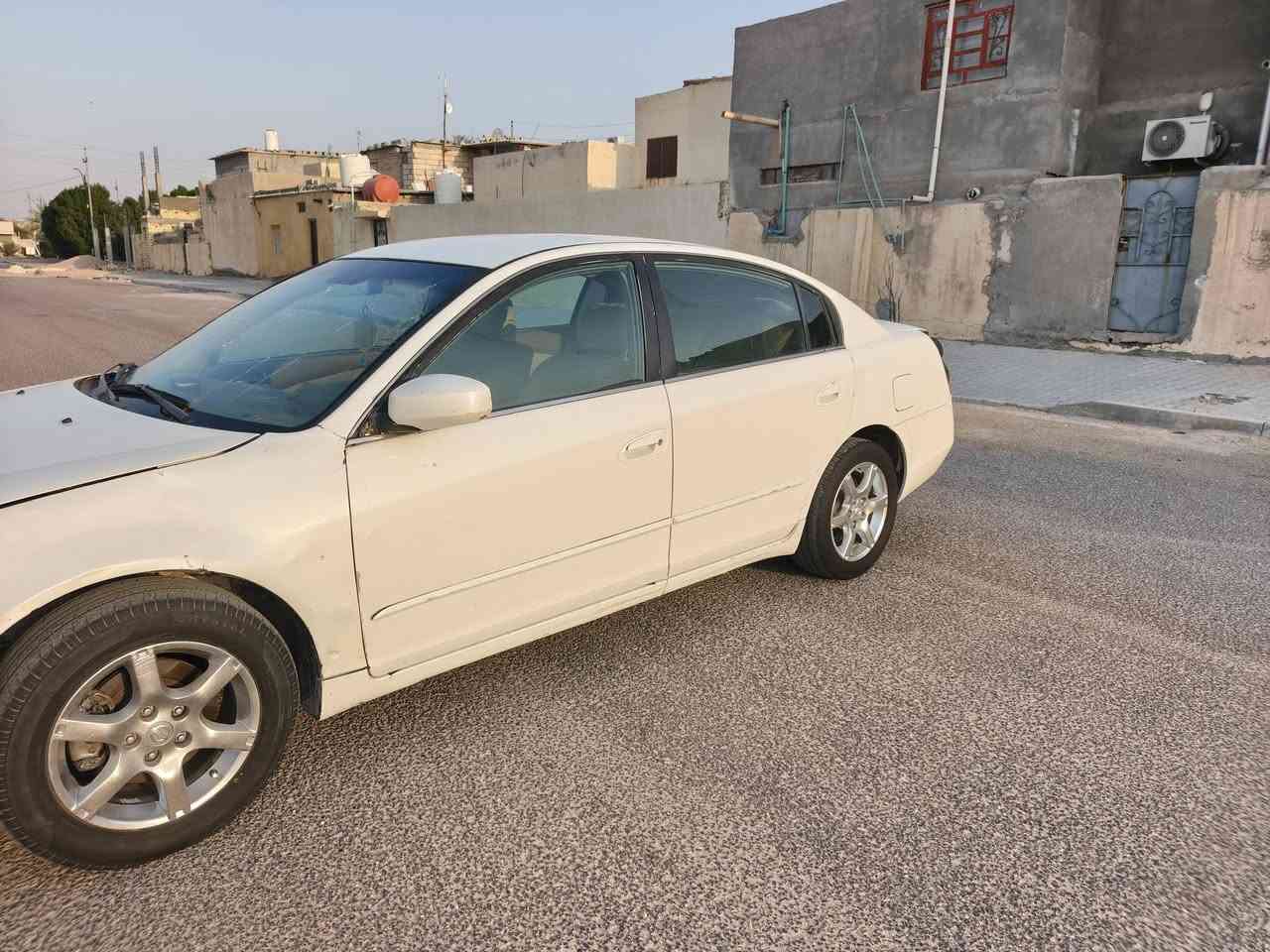 سلام عليكم نيسان التيما موديل ٢٠٠٦ للبيع كير ومحرك بل كارتون حداده جديدة تخم تاير جديد سيارة جاهزه رقم بصره سنويه لل ٢٨ تحويل ثاني يوم السعر ٤٣ ***********
