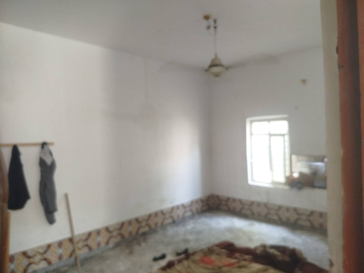 سلام عليكم بيت للبيع مساحته 150 مكان سيديه قرب مدرست الرحمه بضهر المستوصف البيت رقم بي معامله  مكان شطر ***********
