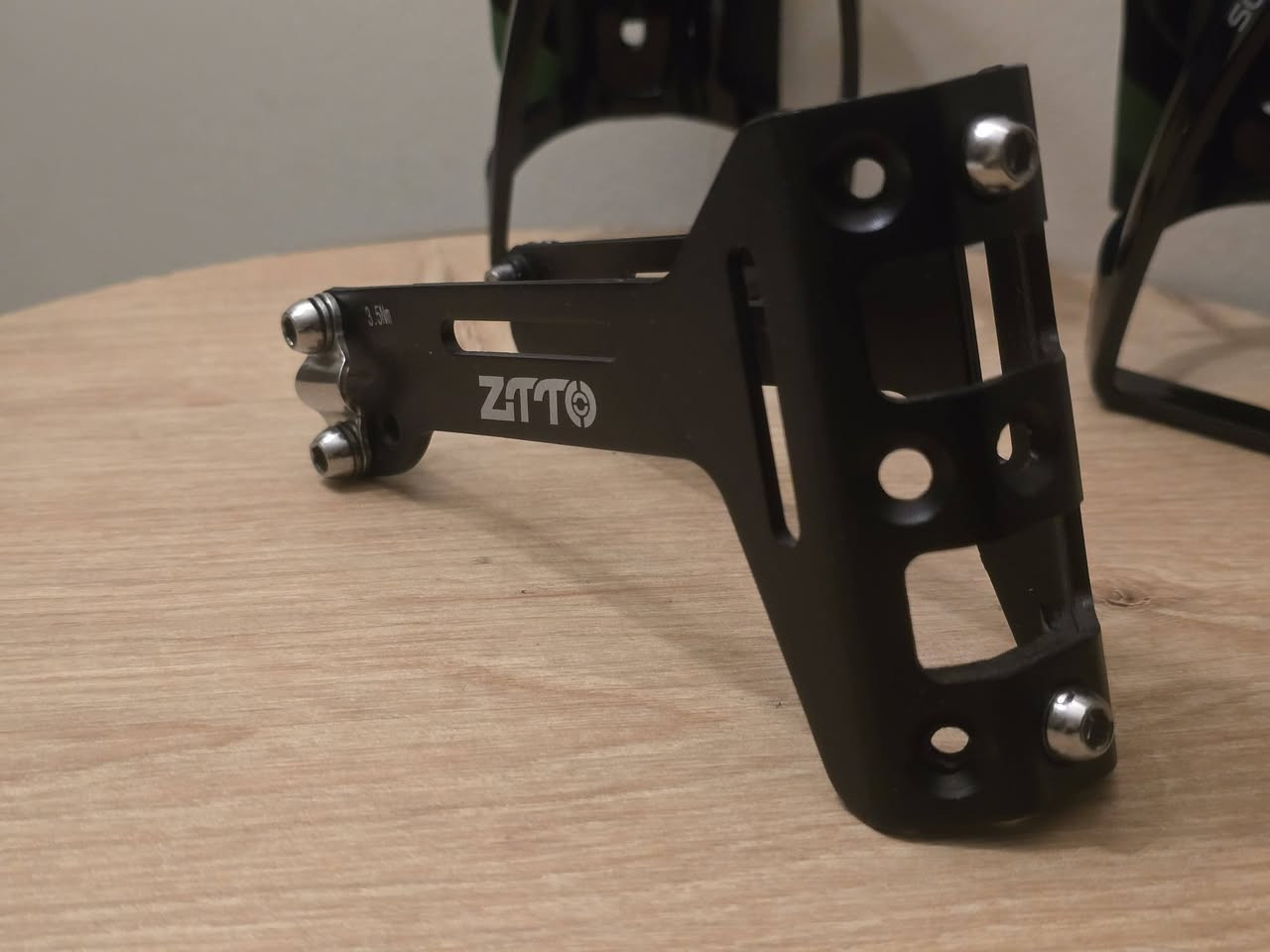 حاملة مطارات ZITTO • قواعد ROCKBROS • جديدة