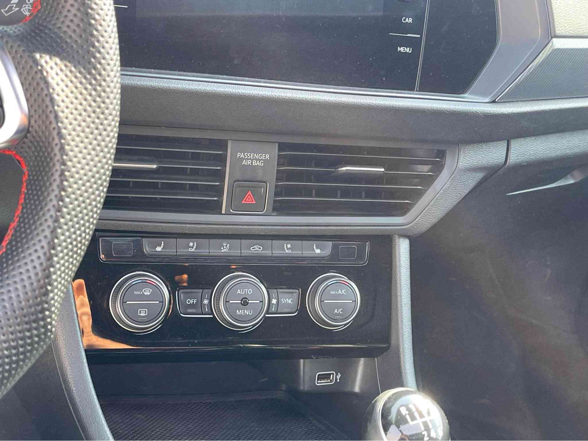 jetta gli 2019 autobahn 

سەیارەکە گێڕ عادیە بەڵام فول فول مواسەفاتە 
مواسەفاتەکان
کوشین سارد و گەرم
حەساس و ڕادارە پێش و پشتی
کامیرەیە
شاشەیە
سوکان ڤۆڵیۆم
گێچ ئەلیکترۆنی 
کوشین جلد
زۆر مواسەفاتی تر…….

سەیارەکە ٢ پارچەی بۆیاخە چاملخ و دەرگای لای سایەق پێشەوە پێش و پشتی کەپسە بێ ژۆرێیە تەنها ئێڕباگی شانی تەقیە و داندرایتەوە سەیارەکە بە شەرتی حەماوە و هەموو شتەک دەیفرۆشم گێڕ و مەکینەی بە شەرتە نەکرایتەوە سەیارەکە فول مواسەفاتی گێڕ عادیە رەقەم شانسیم لە ئاخیر ڕەسم دانایە 

سعری: ١٢٣ وەرەقە و تۆزێک مەجال 

ڕەقەم تەلەفۆن: *********** أربيل, العراق
