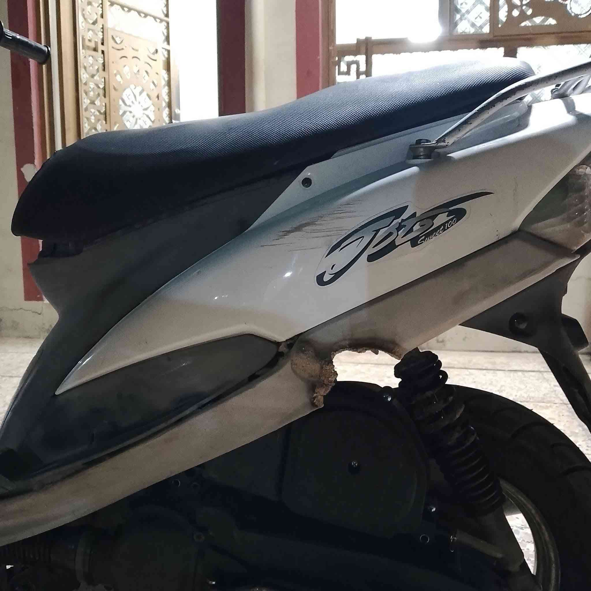 للبيع سلف هندر شغال كلشي بيه دراجه بطله نضافه 100 محرك مفتوح  سعر 450وبيه مجال مكان نجف كوفه خاص مفتوح
