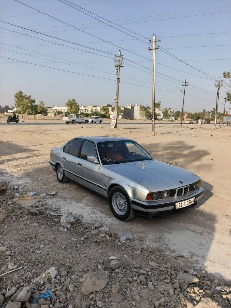 BMW525گەر مشتەری تەلەفۆن بکە بۆ زانیاری  مۆدئل1990 ***********   تەبریت أربيل, العراق
