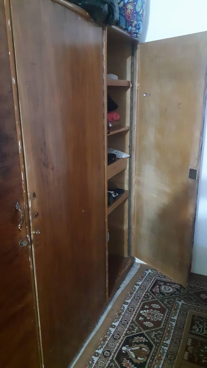 السلآم عليكم كنتور قديم تكمه بوب لف كله مجرات صاج ب٦٠ وميز طعام وكراسي ٣٠ مكاني يم البوابه مال كاظميه***********
