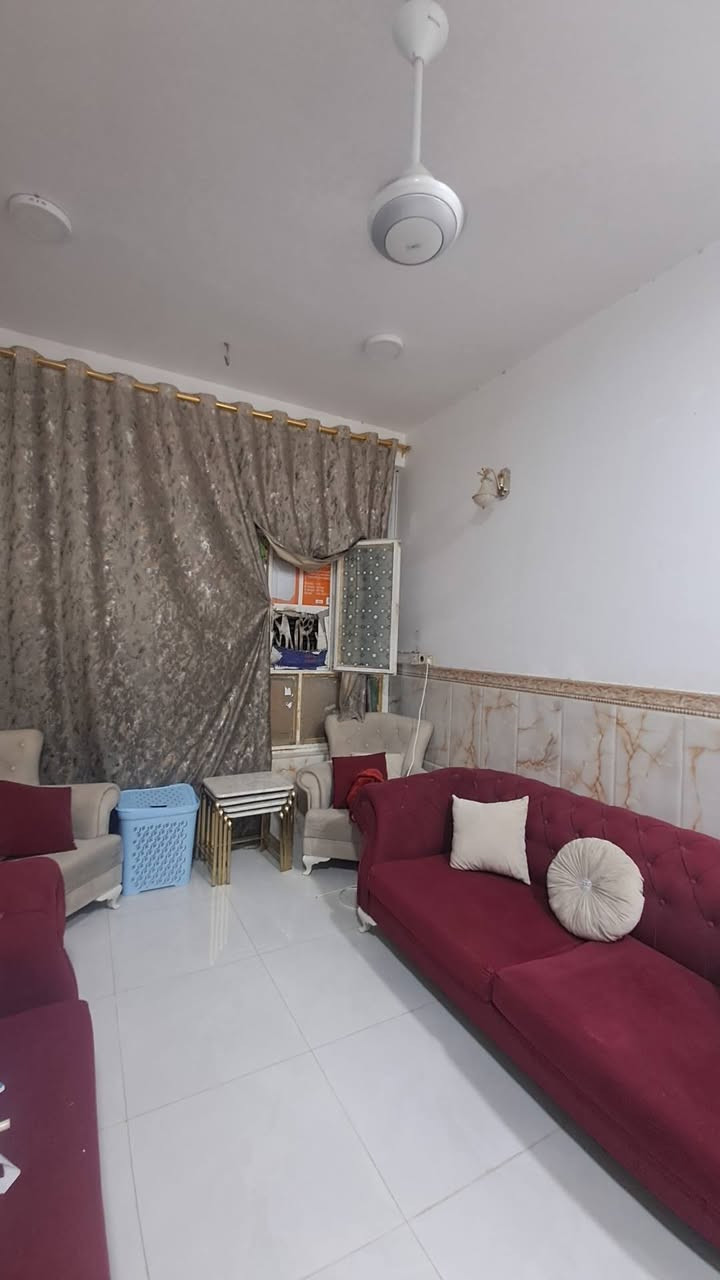 السلام عليكم بيت للبيع طابو زراعي سند٢٥ ١٠٠م ٥في ٢٠ بناء كامل خلف مول سعرة ٨٥ وبي مجال قليل للإستفسار اتصال على رقم ***********
