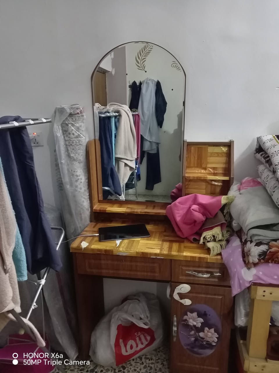 جربايه حديد ام النفر مع الدوشك مع ميز تواليت تركي للبيع بغداد للاستفسار ***********
