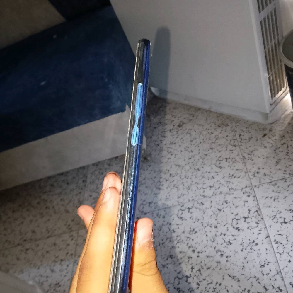 Realme c11نوع التلفون 
ذاكره32
التلفون شغال بس بي شخوط بل ضهر التلفون 
السعر70الف وبي مجال هواي