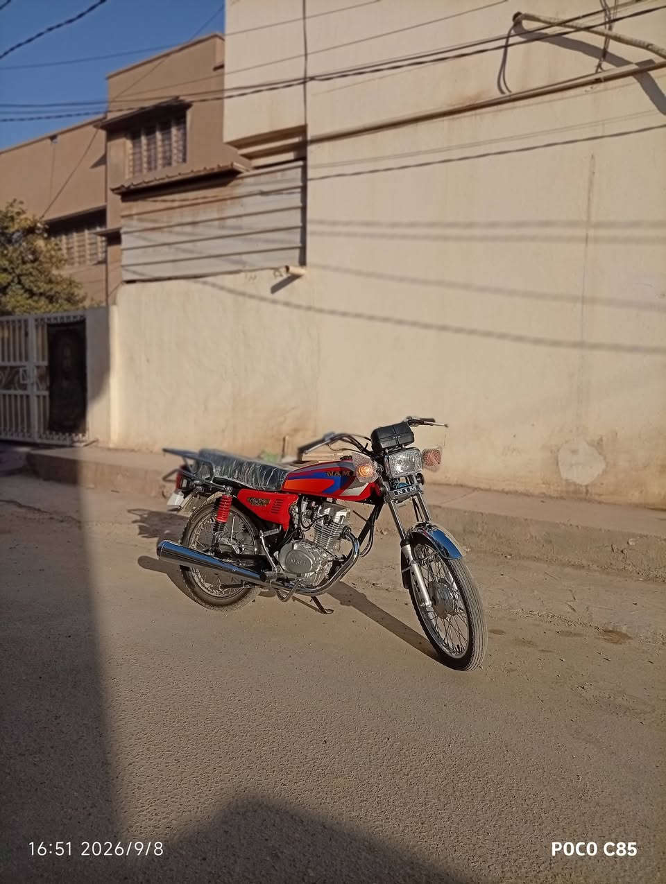 نامه طبق شلامجه مكينه شلامجه وشاصي امتياز مديل ٢٠٢٦ دراجه صارلها ستيام من مطلعها وكيل دراجه اخذتها ب مليون دراجه جديده بجياس الوكيل السعر ٩٥٠ قفل رقمي ***********.

نص مكتوب في الصور:
- 10:31 2026/9/13 POCO C85
- 16:51 2026/9/8 POCO C85
- 16:48 2026/9/8
- POCO C85