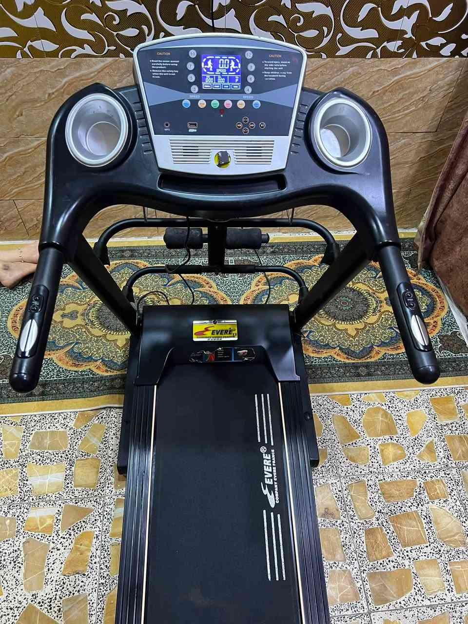 جهاز جري صناعة فرنسي بي رجاج تكسير شحوم  وبي شناو بطن وبي شاشه تعد وقت سعرات حراريه قياس نبضات القلب مسافه مقطوعه وبي اواكس بلوتوث شاحن موبايل يحمل 120K وبي حامل الاكواب عدد2 وبي  جهاز يطبك ومياخذ مساحه كامل مواصفات سعره 275 الف بغداد يوجد توصيل لجميع المحافظات ***********
