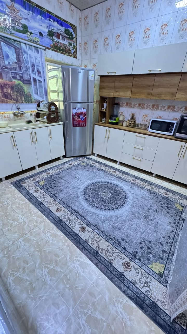 دار سكني طابقين في حي الأصدقاء الرابعة مقابل ياسين خريبط مساحة 200م الاول غرفتين وديوانية وهول ومطبخ وحمام ومرافق صحيه/ الثاني هيكل اربع غرف وهول كبير السعر 260 مليون قابل للتفاوض /  ***********
