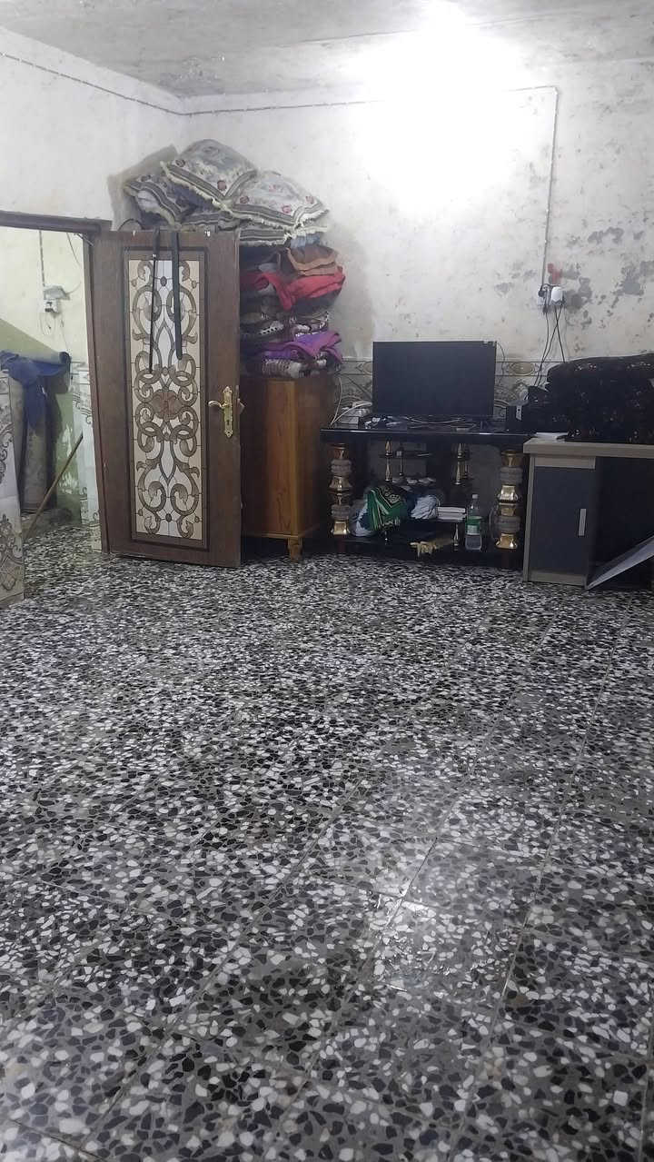 سلام عليكم نصف دار خلفي ع شارع المدارس عالي عن الشارع كرفتة حلوة وجيران ذهب وموقعه حلو للاستفسار والاتصال ***********  او الخاص
