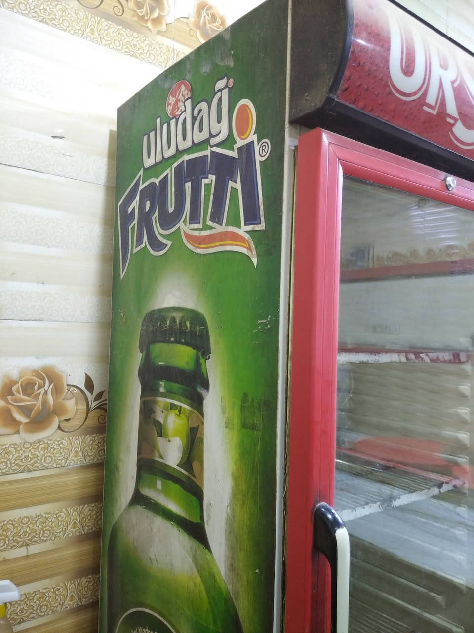 السلام عليكم غراض كافتريا للبيع للاستفسار ***********
