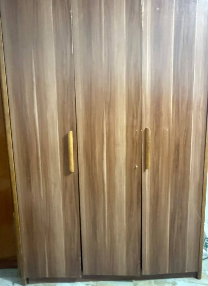 ‎اغراض للبيع
‎
الغسالة شغالة كلشي مبيها 
الكنتور نظيف ماكو اي كسر 
‎والديوان الاسفنج ابد منازل ولا اي كسر بس يرادلة غسل 
‎التواصل على رقم الواتساب

‎مكاني شهداء السيدية 
***********
