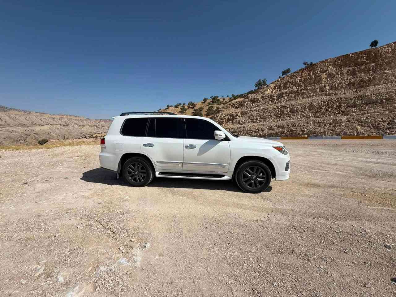 السلام عليكم

لكزس 2013 LX570 خليجي بريم 

ماشية 170 

بيها تضليل نافذ لغاية سنة كامله 80‎%‎

رقم اربيل سنويه وهزه جديدة

فول موصفات 

بصمه-فتحه-راداد-كامير-كشنات تدفئه وتبريد -ستيرن كهربائي-صندوق شفط _جكات _داخل مشمشي 

سياره جهازه  من كلشي وجديده 

مكفوله من الصبغ والحادث 

مكان كربلاء

السعر 355 

الاتصال

***********

*********** كربلاء, العراق
